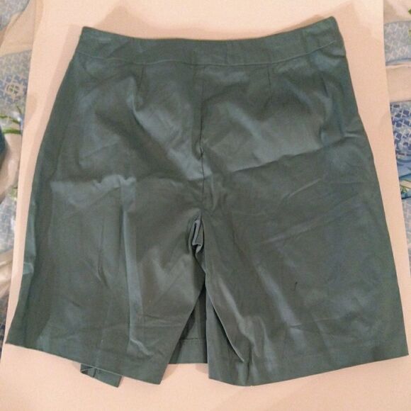 ⬇️⬇️⬇️Chadwick's Three Button Skort - Picture 5 of 7